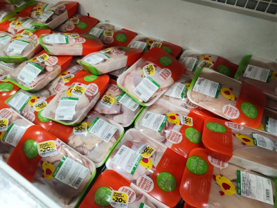 В свердловских магазинах резко подорожала курица