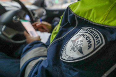 Минивэн перевернулся на крышу, съехав в кювет на трассе в Ленобласти