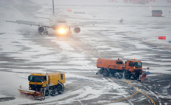 Аэропорт Шереметьево остановил прием самолетов из-за снегопада