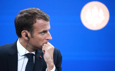 Politico: Макрон ведет себя так, будто хочет бросить вызов США