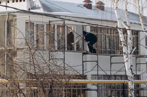 Коммунальщики Камских Полян устроили маски-шоу с отключением света должникам