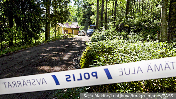 Камеры зафиксировали двоих нападавших на Русский дом в Праге