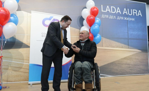 Пострадавшим на производстве жителям Татарстана передали 31 новую &laquo;Ладу&raquo;