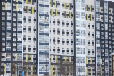 Нераспроданное жилье предложили выкупать для помощи нуждающимся