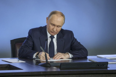 Путин разрешил привлекать армию для защиты россиян за границей