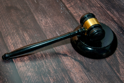 Имущество семьи экс-губернатора Юревича снова уйдет с молотка в мае