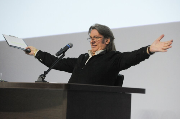 Лоза назвал хиты &laquo;Вите надо выйти&raquo;, &laquo;Незабудка&raquo; и &laquo;Матушка-земля&raquo; обычными кричалками