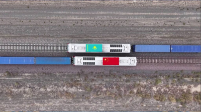 Токаев запустил вторые пути железной дороги Достык &mdash; Мойынты