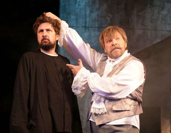 В Усть-Каменогорске новый театральный сезон открыли &laquo;Тартюфом&raquo;, щедро &laquo;приправив&raquo; спектакль современным вайбом