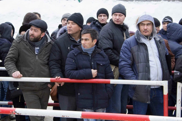 В ХМАО суд депортировал иностранца за публичный намаз