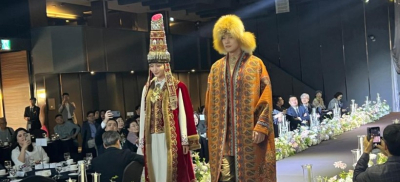 Показ коллекции казахской традиционной одежды состоялся в Сеуле