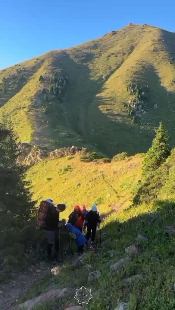 Спасательная операция на пике Букреева: спасатели эвакуировали ребёнка