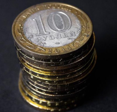 Эксперт Литвиненко рекомендует не спешить снимать деньги со вкладов: еще не время