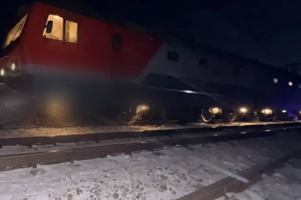 В Мордовии пассажирский поезд столкнулся с бензовозом