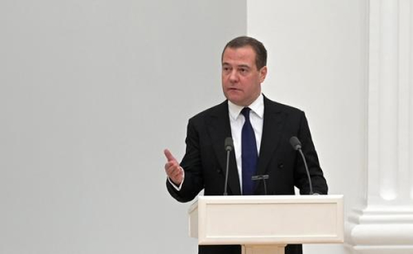 Медведев назвал публичной гражданской казнью дело Ермака на Украине