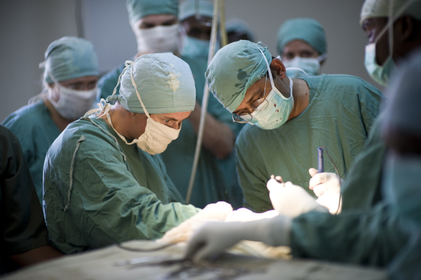 Петербургские военные медики нашли способ удалять осколки из сердца