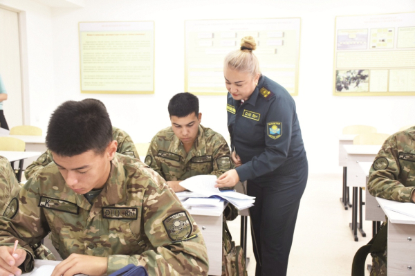 За гранью формы &ndash; женщина в погонах