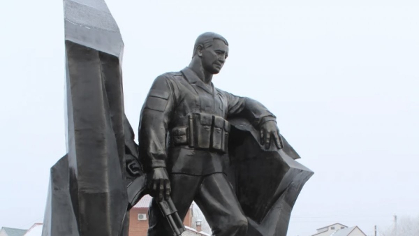 Житель Уральска подает в суд на акимат из-за памятника на своем участке