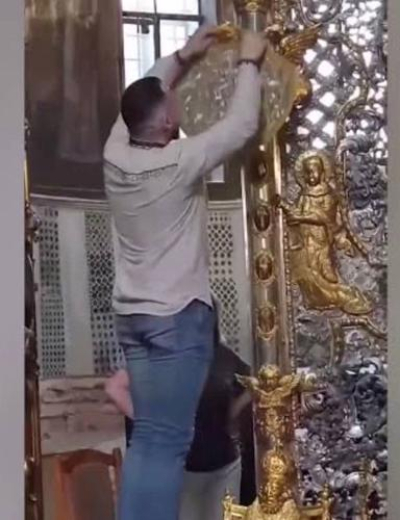 Украинский националист решил бороться в церкви с двуглавым орлом