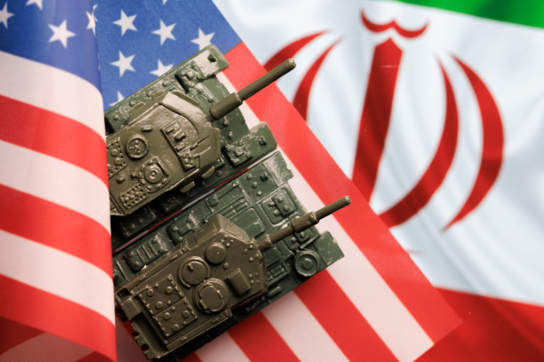 США седьмую ночь подряд наносят удары по&nbsp;Ирану &ndash; КСИР заявил об&nbsp;атаках на&nbsp;базы Штатов