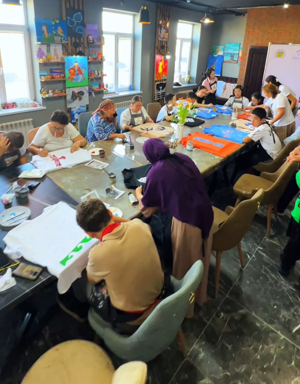 Ремеслу учатся, заводят друзей