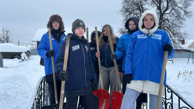 Молодогвардейцы Зеленодольска в рамках &laquo;Снежного десанта&raquo; провели субботник в парке