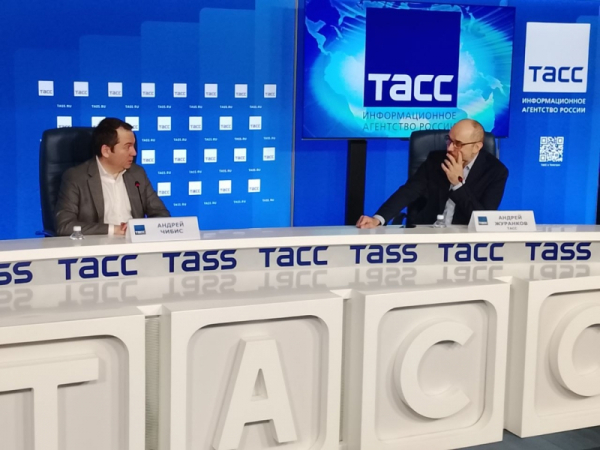 Андрей Чибис рассказал, как мурманские студенты могут зарабатывать около 50 тысяч рублей