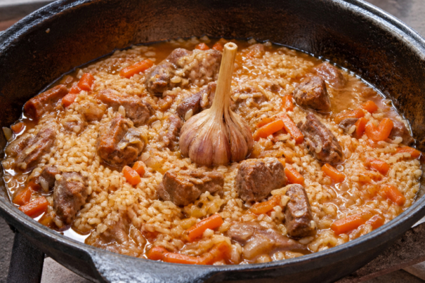 Вместо плова делаю шавлю по-узбекски: сытная, густая и без заморочек. Тоже нужен рис и мясо