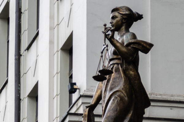 Бывший замгубернатора Курской области Дедов расплакался в суде