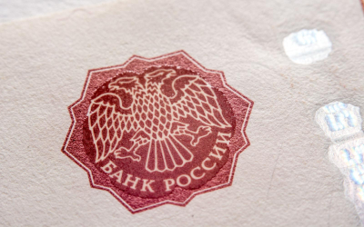 Рубль сдержанно отреагировал на решение ЦБ снизить ставку до 15%
