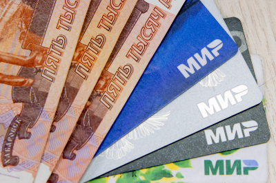 Россиян предупредили об&nbsp;опасности отправки закрашенного фото банковской карты