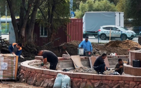 Перед автовокзалом благоустраивают территорию