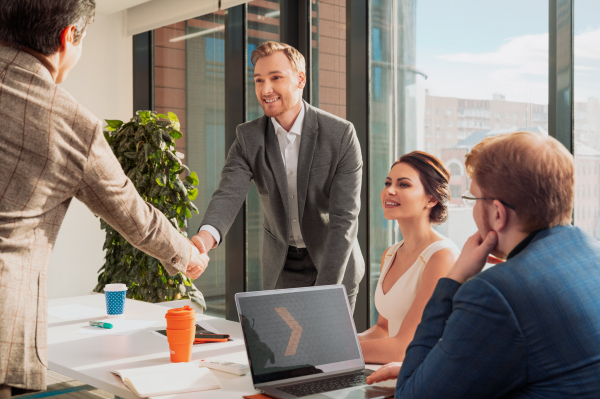 Юрист Пащенко: Работодатель может установить запрет на перекусы на рабочем месте