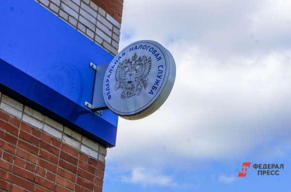 В Екатеринбурге налоговый инспектор помогла возлюбленному уйти от алиментов