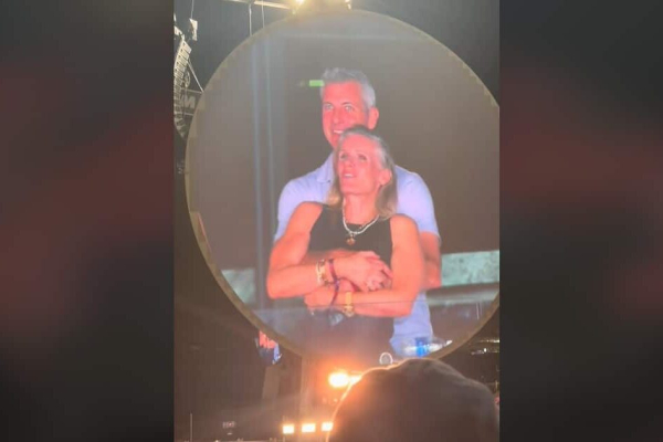 Камера на концерте Coldplay случайно рассекретила супружескую измену