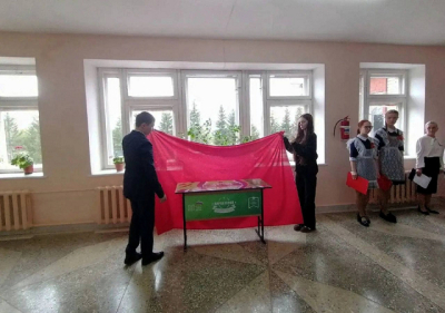 &laquo;Парту Героя&raquo; открыли в школе Менделеевского района в честь троих бойцов