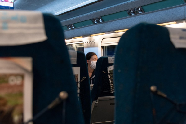 Девушка бросила камень в поезд Кокшетау &ndash; Нурлы Жол, опоздав на посадку