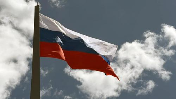 Новый мэр Керчи заменил флаг РФ, истрепавшийся при предшественниках