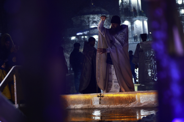 Крещенские купания в Воронеже прервали из-за угрозы удара дронов