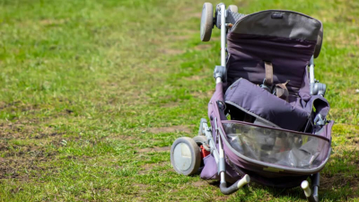 Двое подростков на самокате сбили коляску с младенцем в Алматы