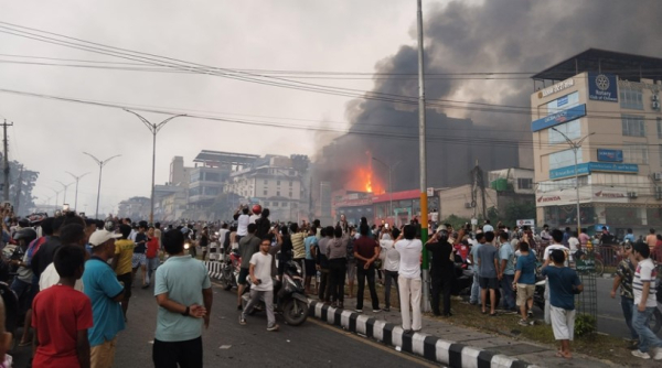 Непал охвачен протестами: парламент и суд подожжены демонстрантами