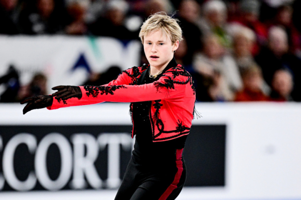 Фигурист Малинин сенсационно уступил в короткой программе на ОИ